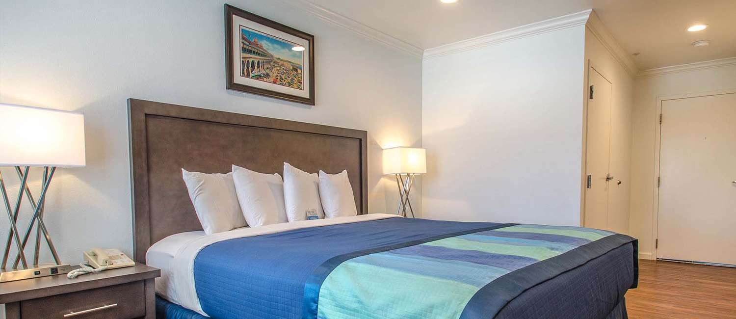 EACH WELL-APPOINTED ROOM IS IDEAL FOR LEISURE AND BUSINESS TRAVELERS